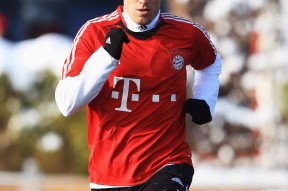 包含转会期拜仁慕尼黑备战葡超波特兰开拓者集结日状态回暖，媒体一致点评：Scout伤愈复出的词条