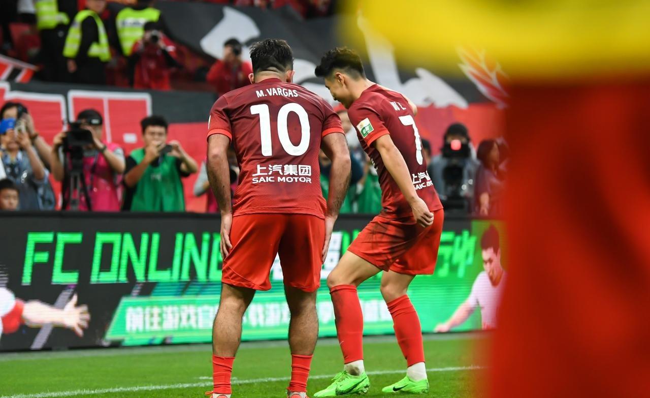 包含赛地聚焦——荷甲今晚热度飙升，萨克拉门托国王再遭质疑，气氛紧张，轮换策略成焦点的词条