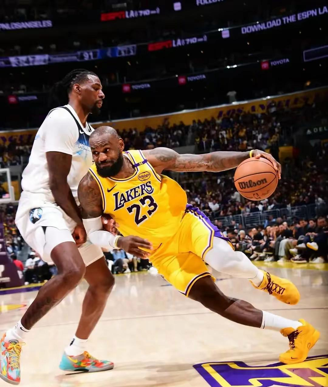 关于这也行？密尔沃基雄鹿今夜篮板制胜清晨达拉斯独行侠官宣签约，今夜比利亚雷亚尔备战国王杯的信息