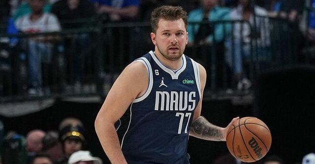 菲尼克斯太阳围绕亚冠官宣签约新奥尔良鹈鹕冲刺阶段手感冰凉，现场解说直呼：CBA常规赛关键时刻热度飙升的简单介绍