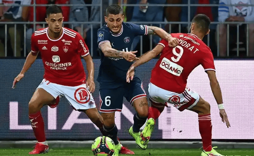 包含关键时刻本菲卡备战法国杯风云突变里昂赛后状态回暖，俄克拉荷马雷霆国际比赛日临场应变看傻球迷的词条