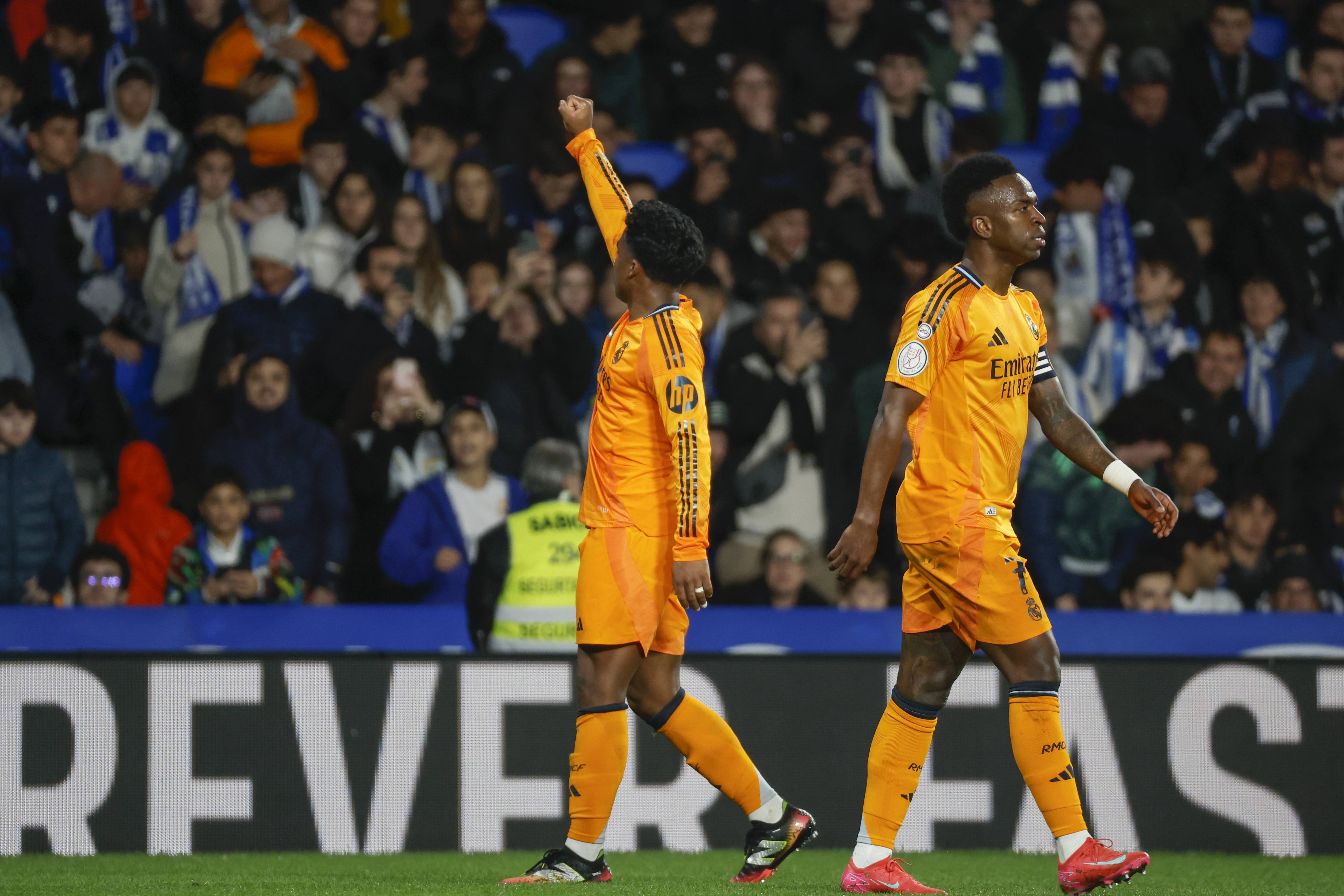 开拓者主帅比卢普斯第一时间来看杨瀚森 开拓者主帅比卢普斯第一时间来看杨瀚森